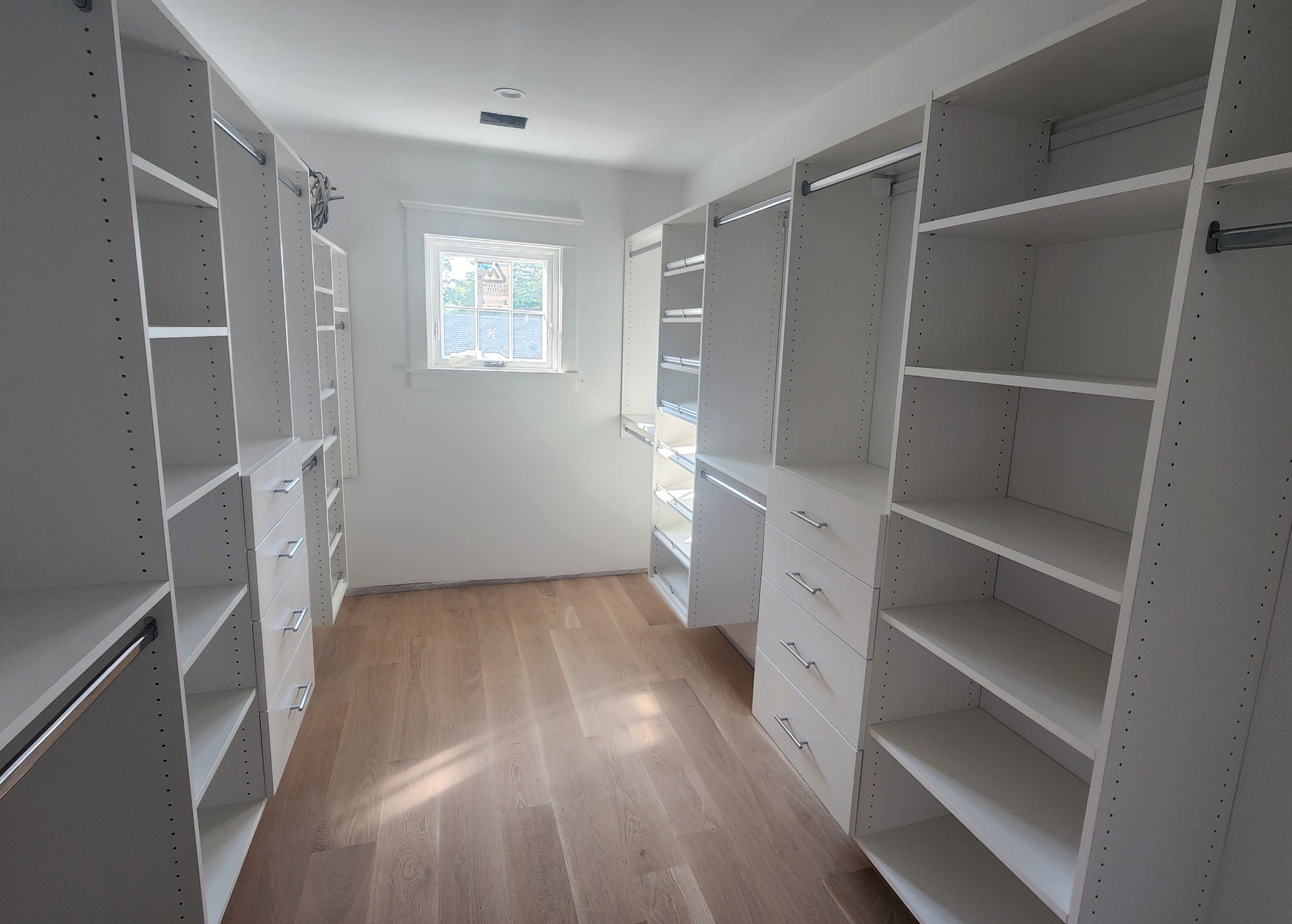 From spacious hanging areas to adjustable shelves, every detail was designed for style and function. This is what custom looks like when done right!